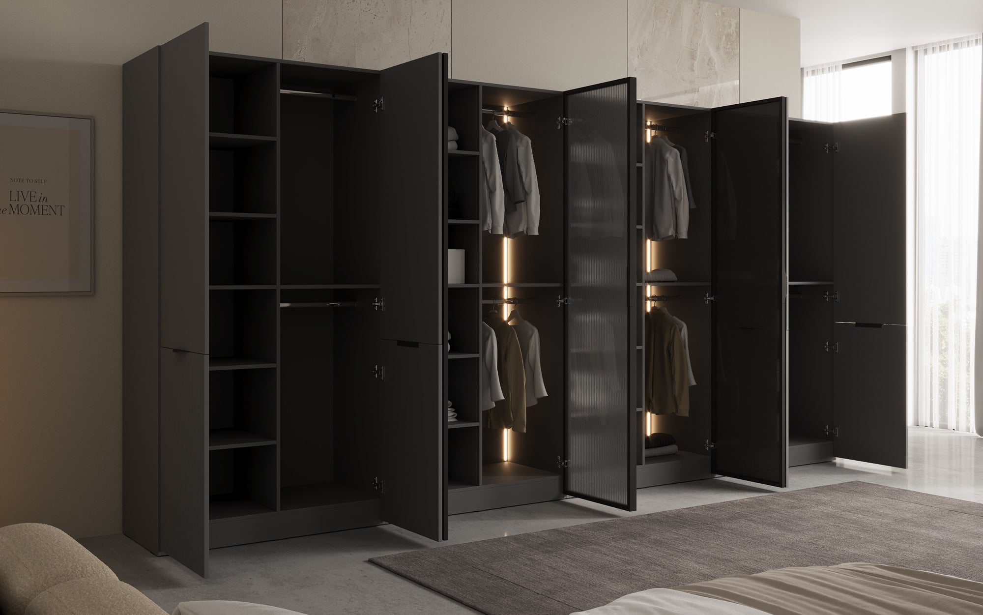 Modulo Rivon – Modularer Design-Kleiderschrank mit geriffelter Glasfront und Strukturpaneelen