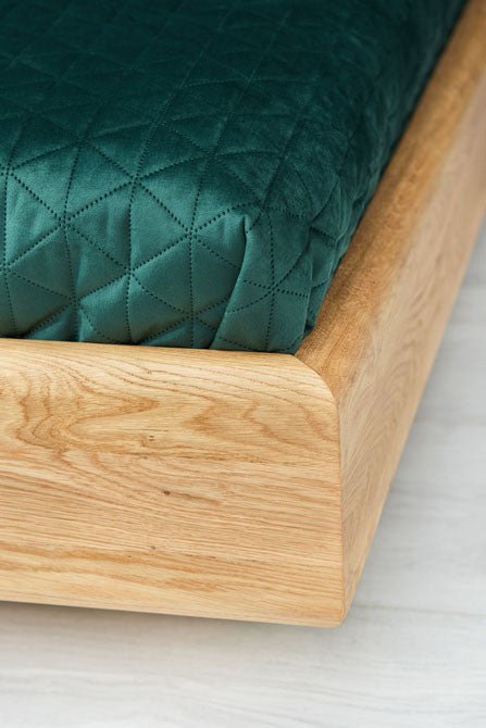 Designer Holzbett Celestia aus massiver Eiche in Schwebeoptik