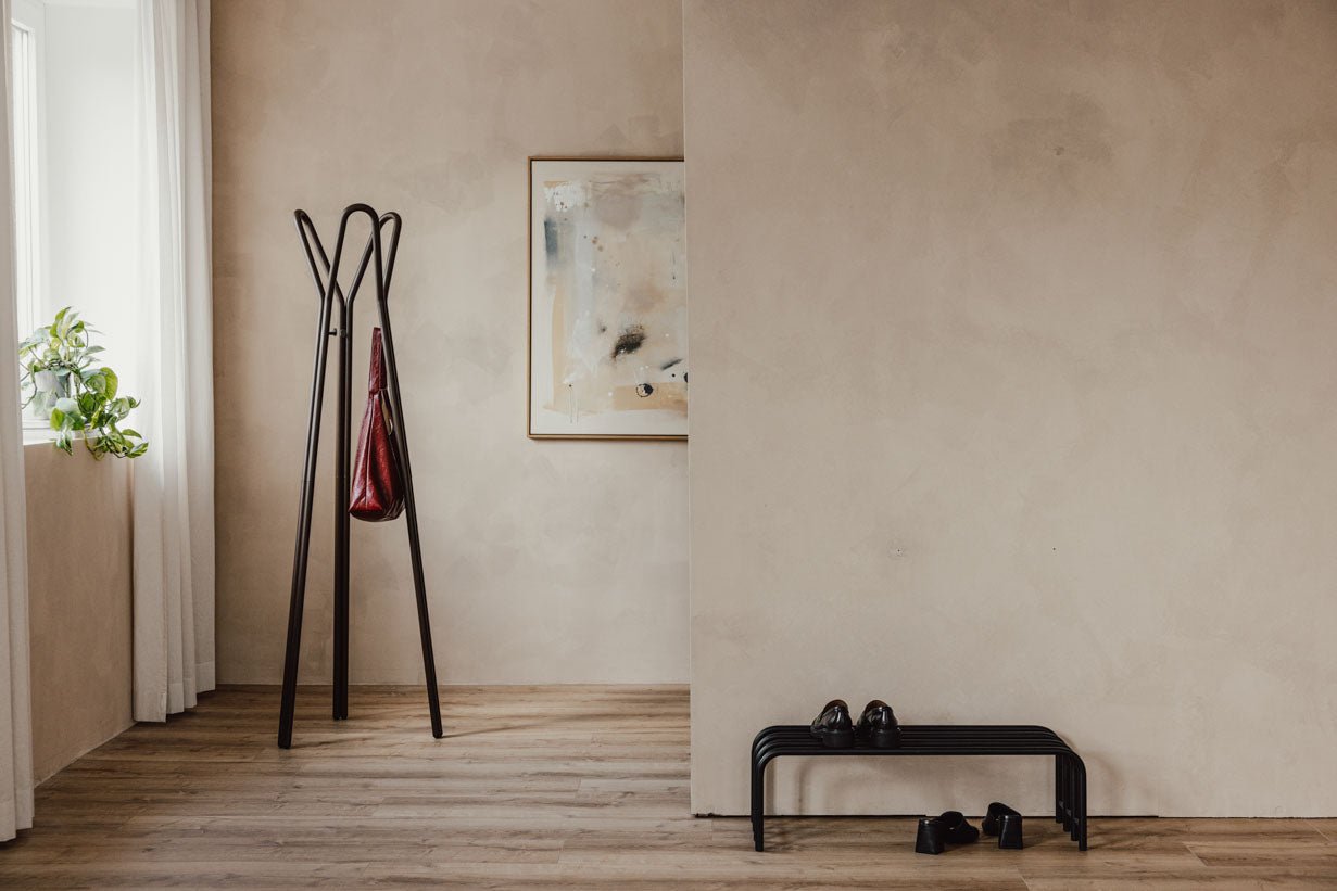 Garderob Charles – Minimalisteschen Dielestänn aus Stol