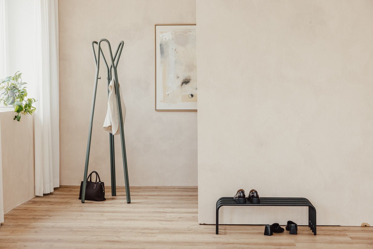 Garderob Charles – Minimalisteschen Dielestänn aus Stol