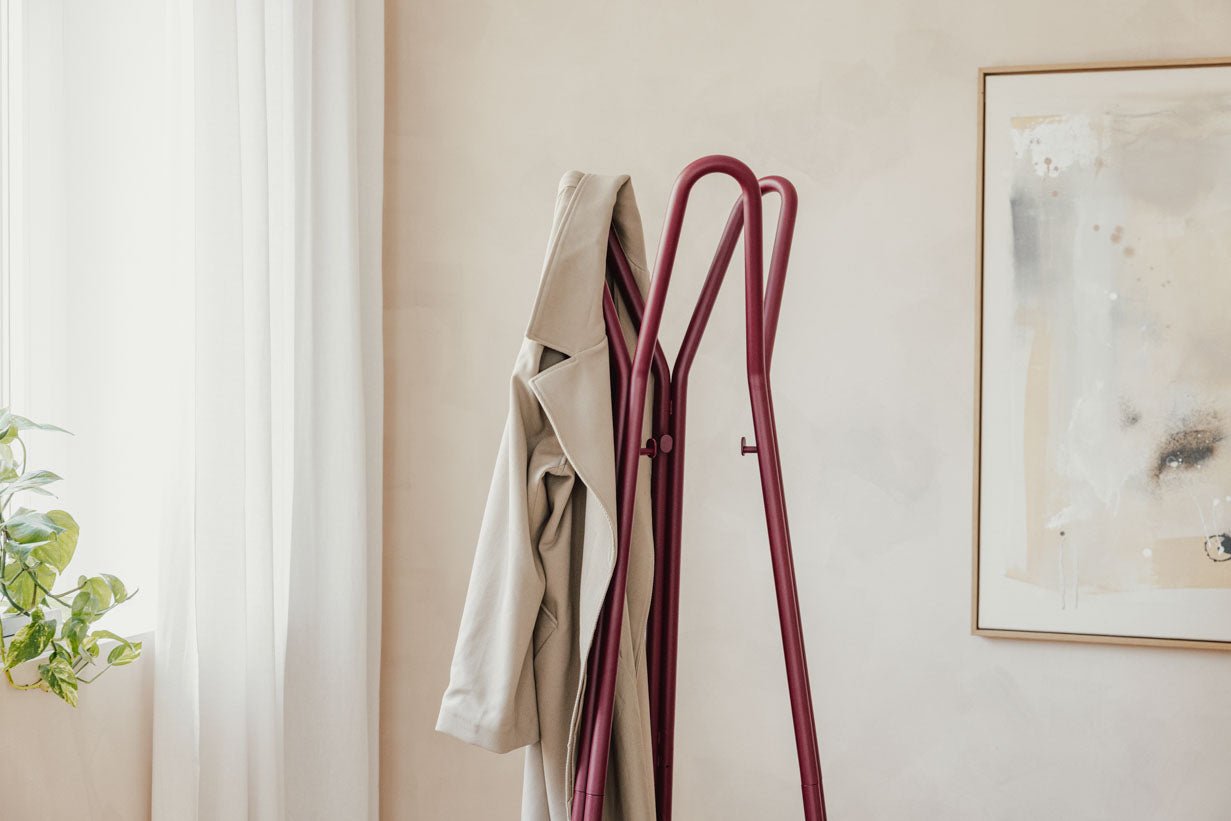 Garderob Charles – Minimalisteschen Dielestänn aus Stol