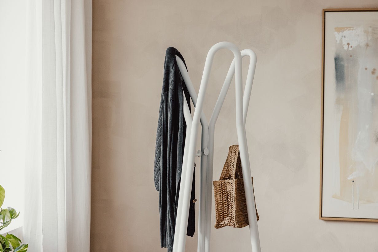 Garderob Charles – Minimalisteschen Dielestänn aus Stol