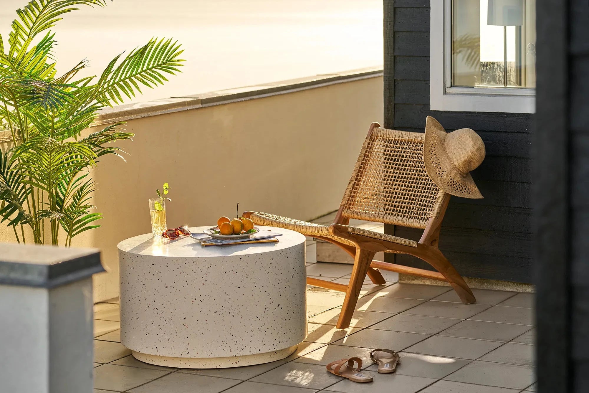 Garten Couchtisch Terava – in Terrazzo-Optik aus Faserlehm in Off-White