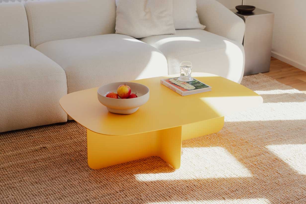 Couchtisch Livia – Japandi Design aus pulverbeschichtetem Blech