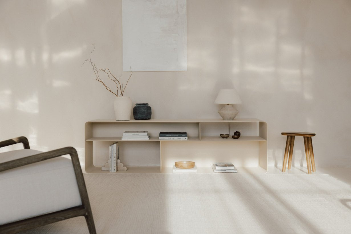 Lowboard Tavir – Pulverbeschichteter Stahl in Retro-Optik