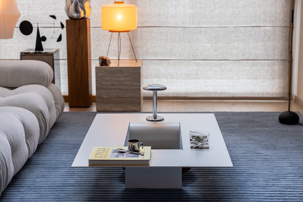 Couchtisch Cut – Minimalistisches Stahl-Design mit kreativer Öffnung