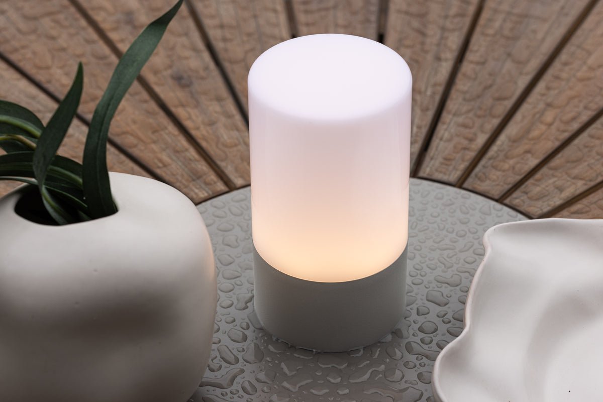 Outdoor-Tischlampe „Arilo“ – wetterfest aus Kunststoff & Stahl für Outdoor