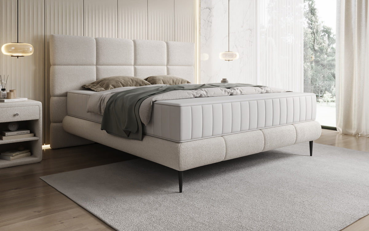 Boxspringbett Nessa mit hohen Füßen in Teddy Bouclé