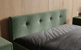 Designer Polsterbett Alva in Strukturstoff (Raven 77) in Grün – Stoff-Nahaufnahme