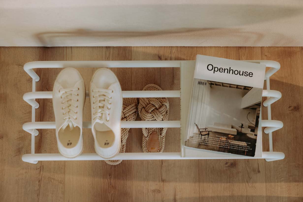 Schongregal Camo – Edelstol Design a Schwaarz, Cashew oder Wäiss