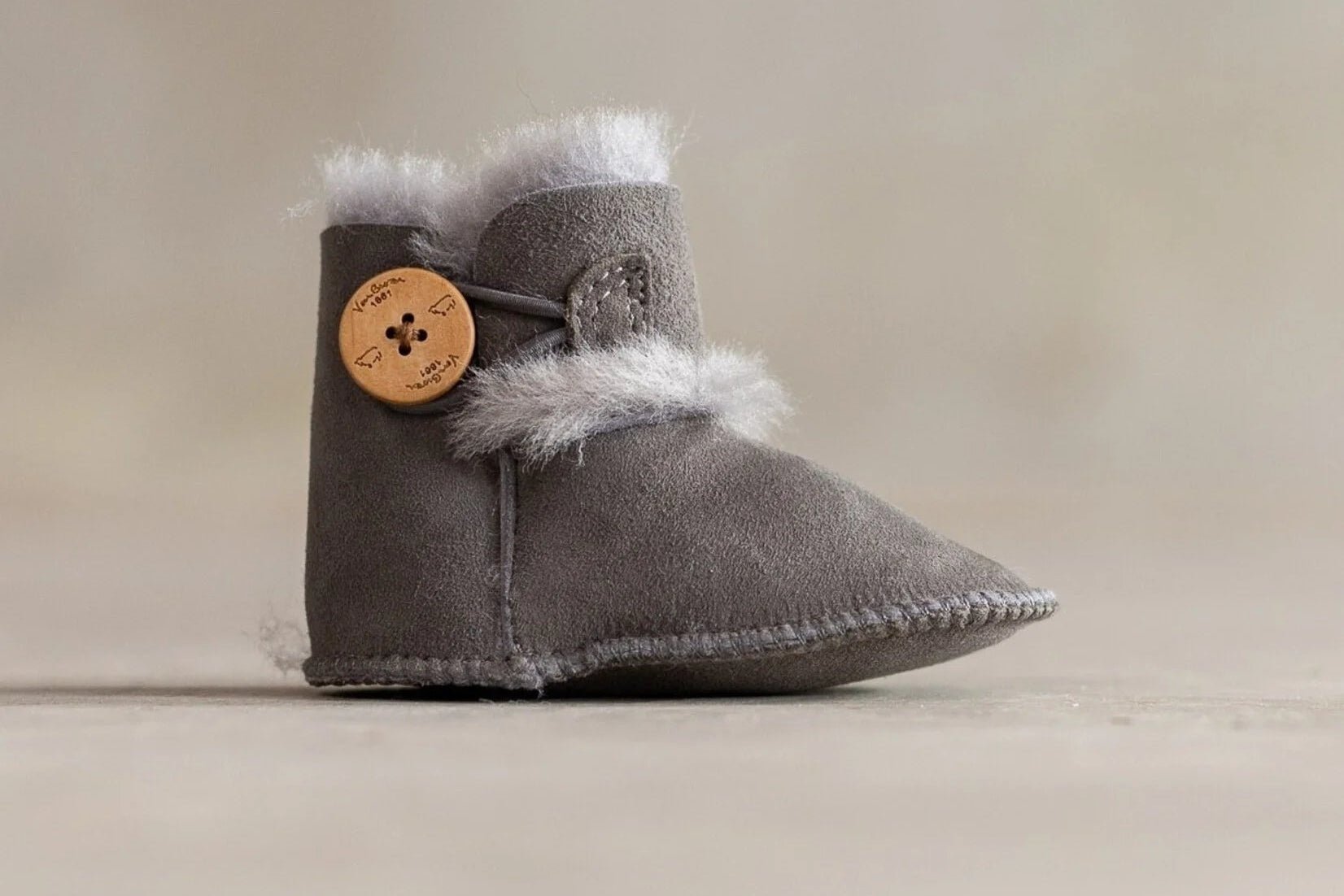 Lammfell Babyschlappen Noa – Echte Lammfell a Sandfaarweg, Gro, Rosa & Wäiss