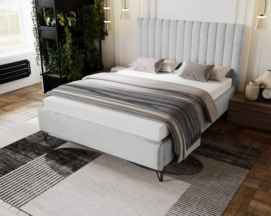 Designer Polsterbett Veleria aus Samt ouni Stauraum