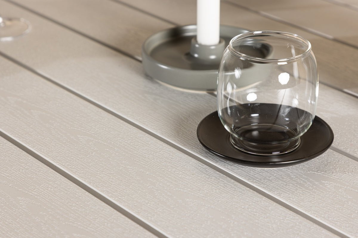 Gartentisch Tareen - eng harmonesch Kombinatioun aus Natierlechkeet a Stabilitéit