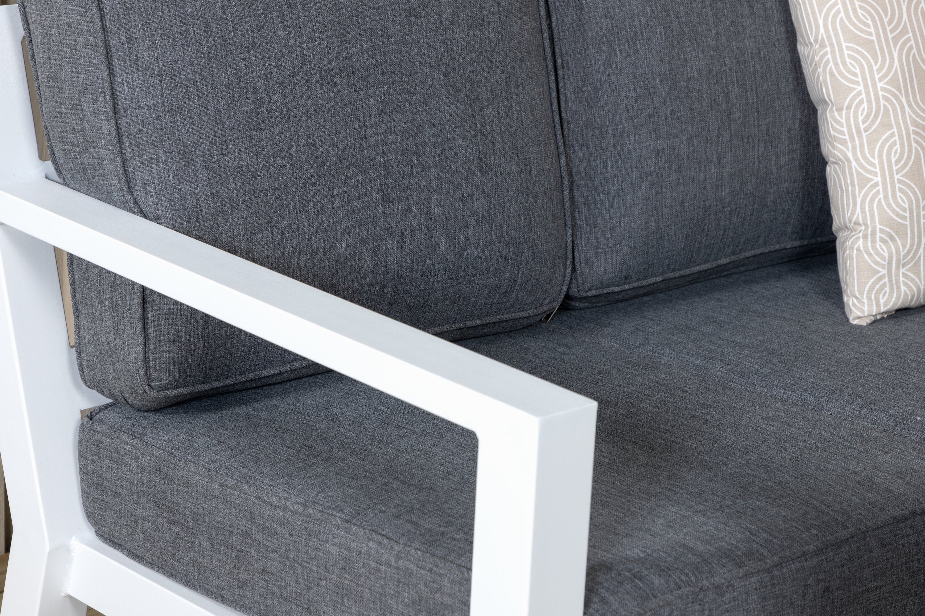 Ensemble lounge de jardin Jenni – en Blanc & Gris avec plateau en verre