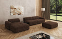 Designer-Ecksofa Calm mat Bäihocker a Bäidësch a Bouclé