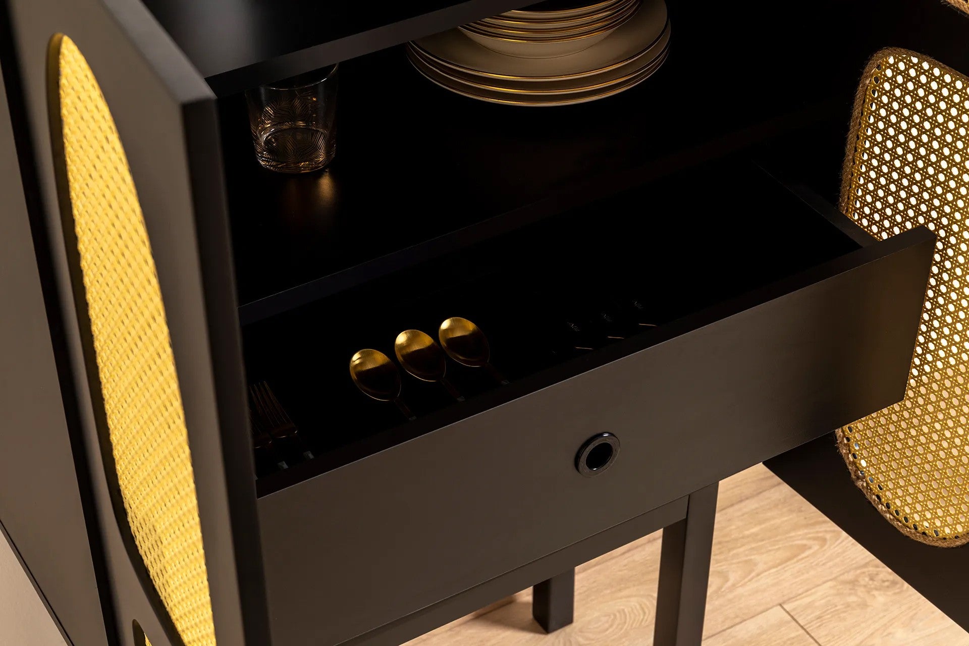 Commode design Jorvella - en bois revêtu noir