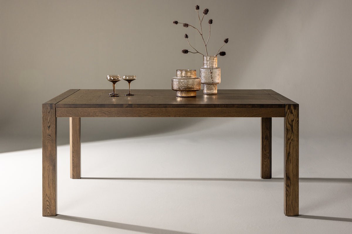 Esstisch Wainui - gefertigt aus robustem Eichenholz