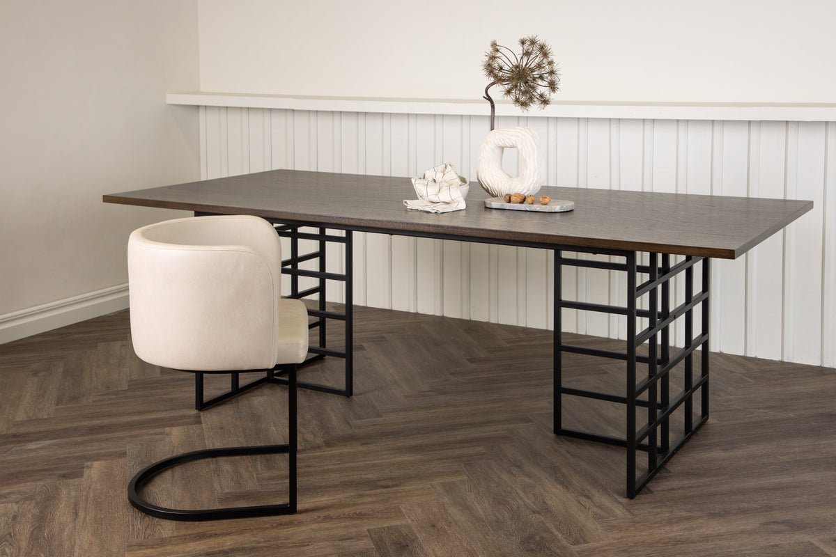 Dining table Mareva - elegant, modern and with natural charm