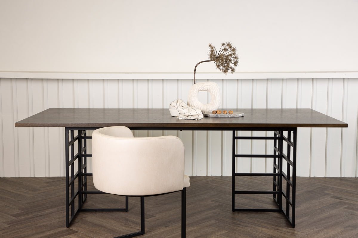 Dining table Mareva - elegant, modern and with natural charm