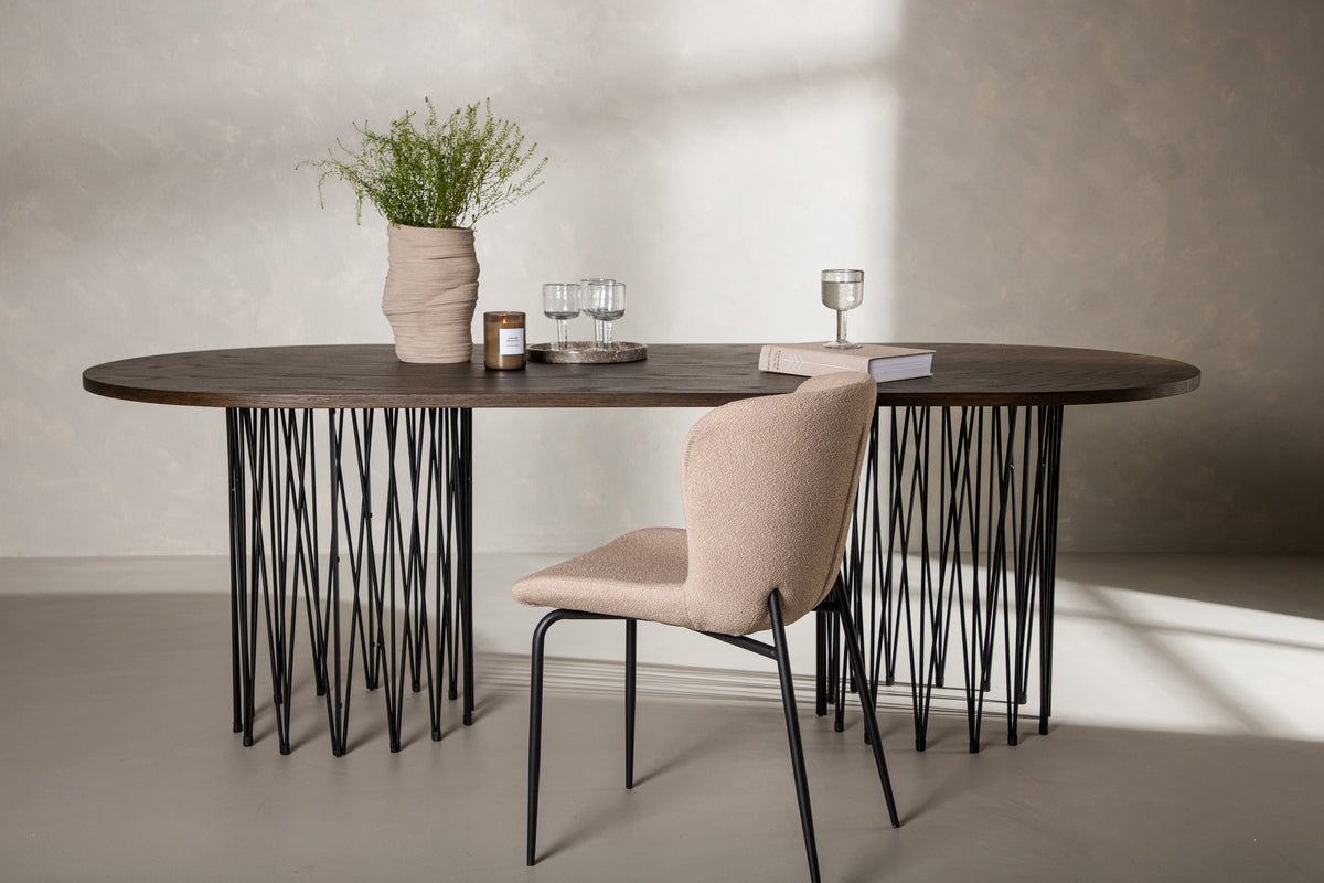 Dining table Kalua - stylish and timelessly elegant