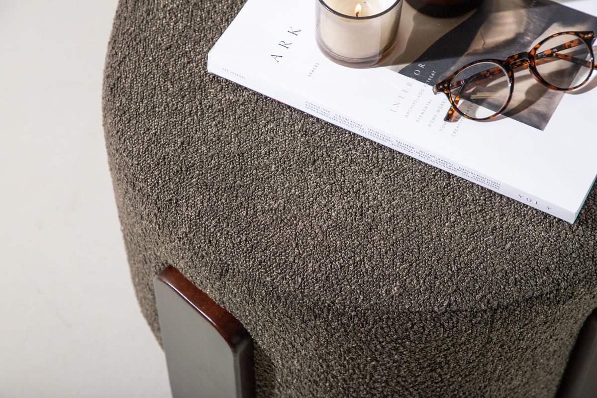 Side Stool Carmelo – Round Stool in Bouclé Anthracite (Ø 50 cm)