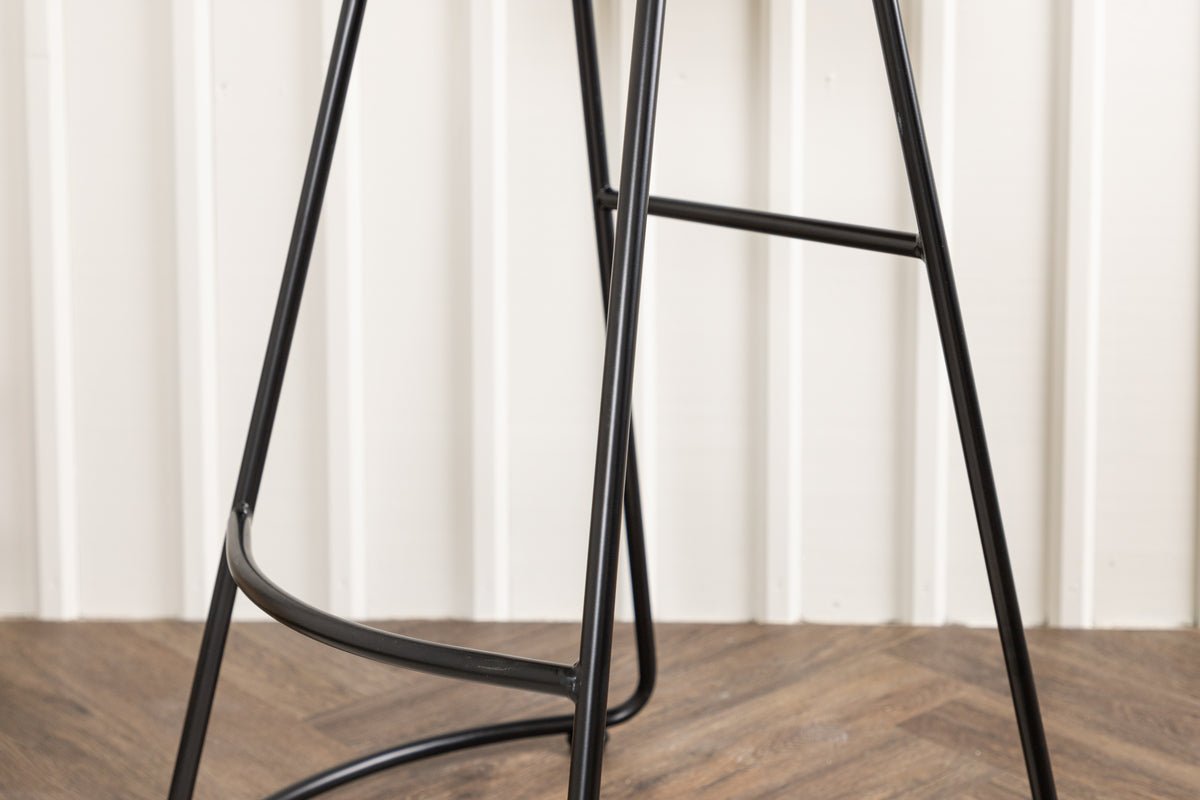 Ensemble de 2 tabourets de bar Otto avec assise en pin et structure en acier