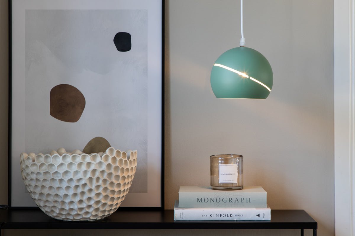 Pendant lamp "Jozani" – Round shape with dotted light reflection