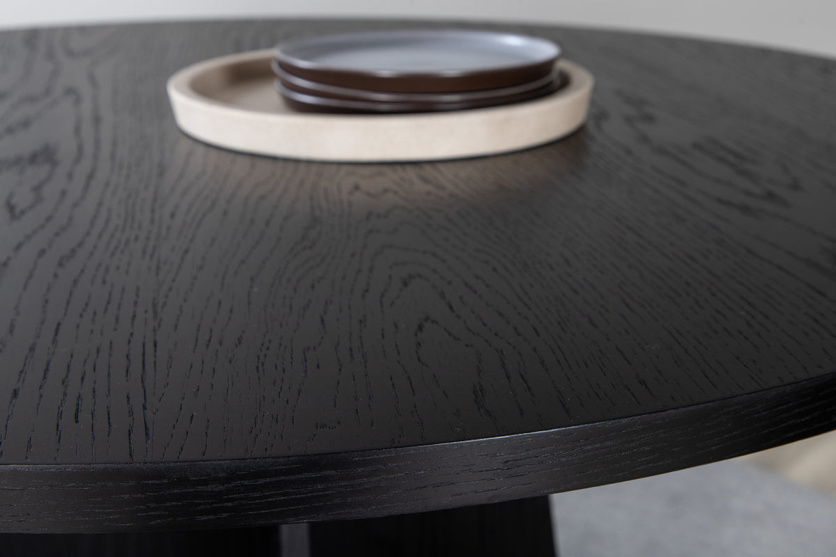 Dining Table Talia - a round table in modern design