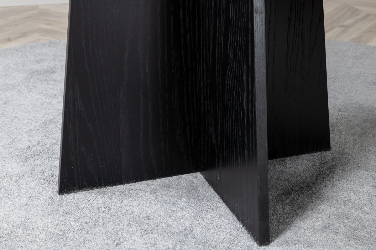 Dining Table Talia - a round table in modern design