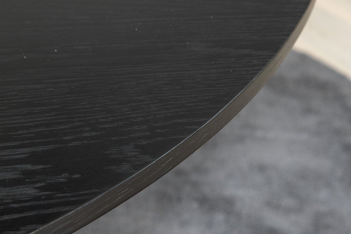 Esstisch Nuvani - mit robusten Gestell im gerippten Design