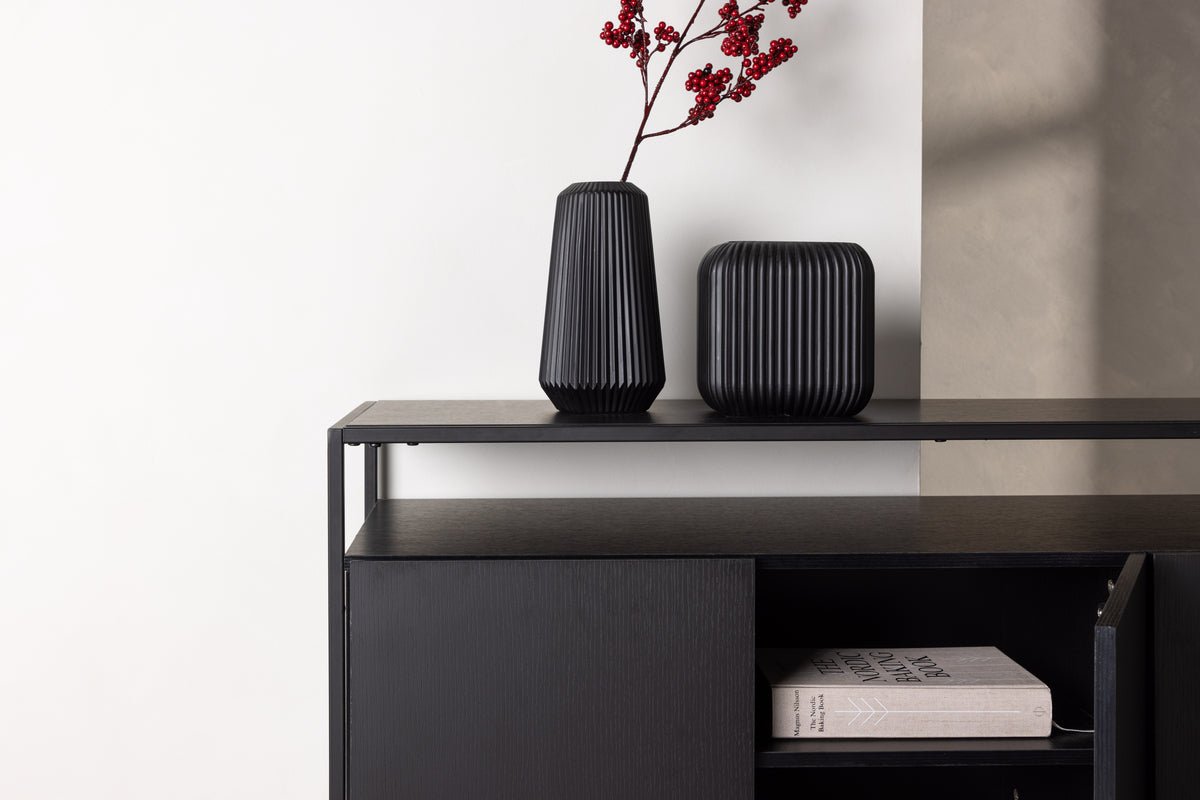 Commode Merivo – Noir, chic industriel avec cadre ouvert