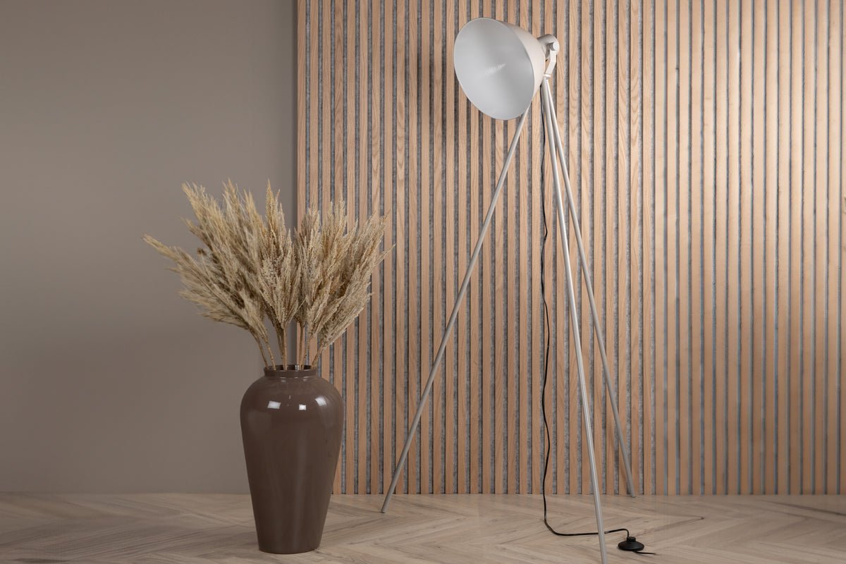 Floor lamp "Amsterdam" – Tripod with large shade provides calm accents