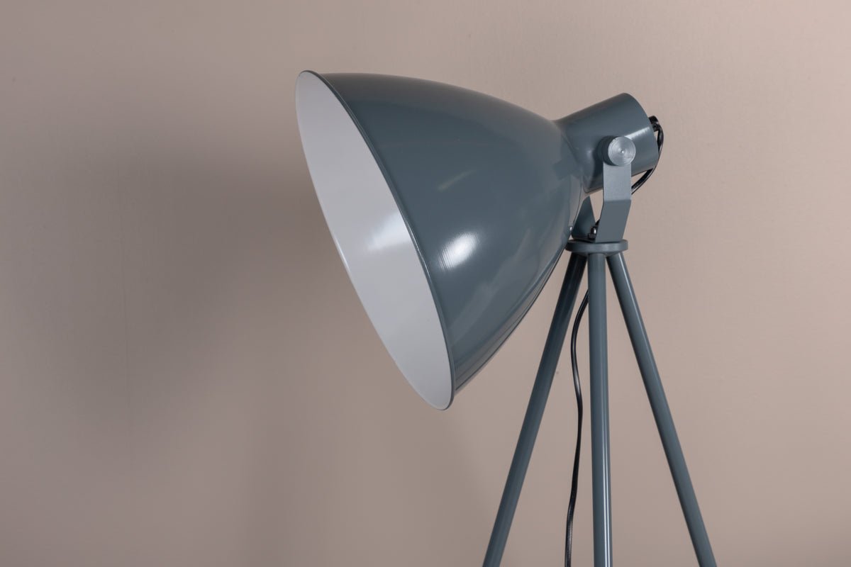 Floor lamp "Amsterdam" – Tripod with large shade provides calm accents