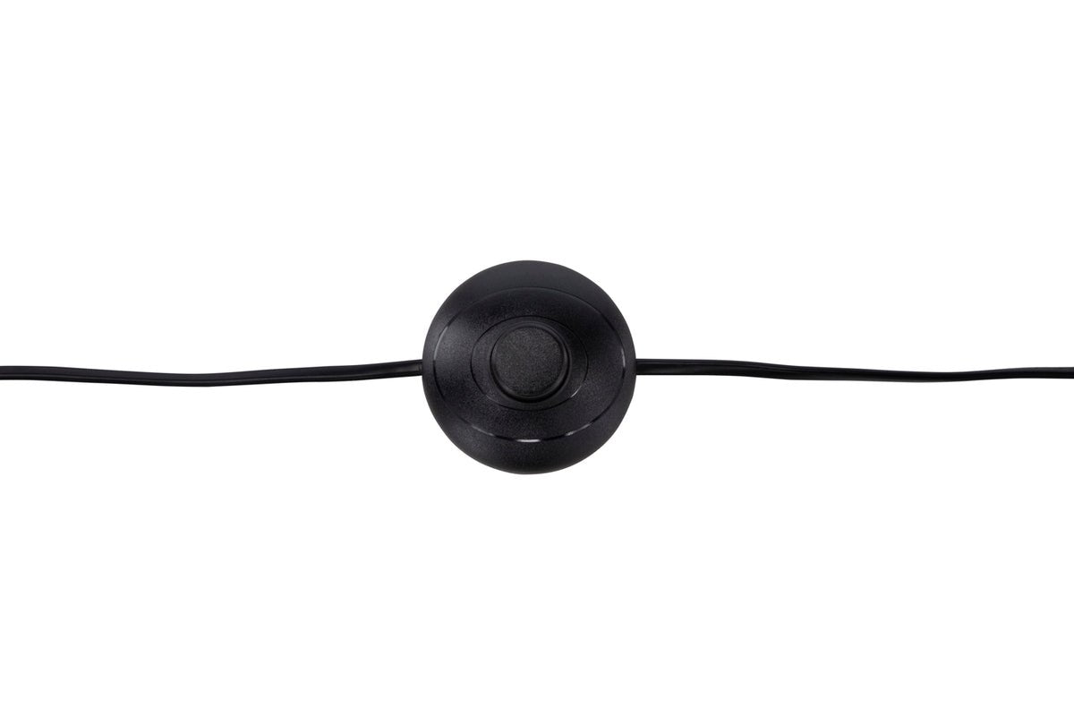 Stehlamp „Diana“ – Schwaarzt Gestell mat Rattan Lampeschierm