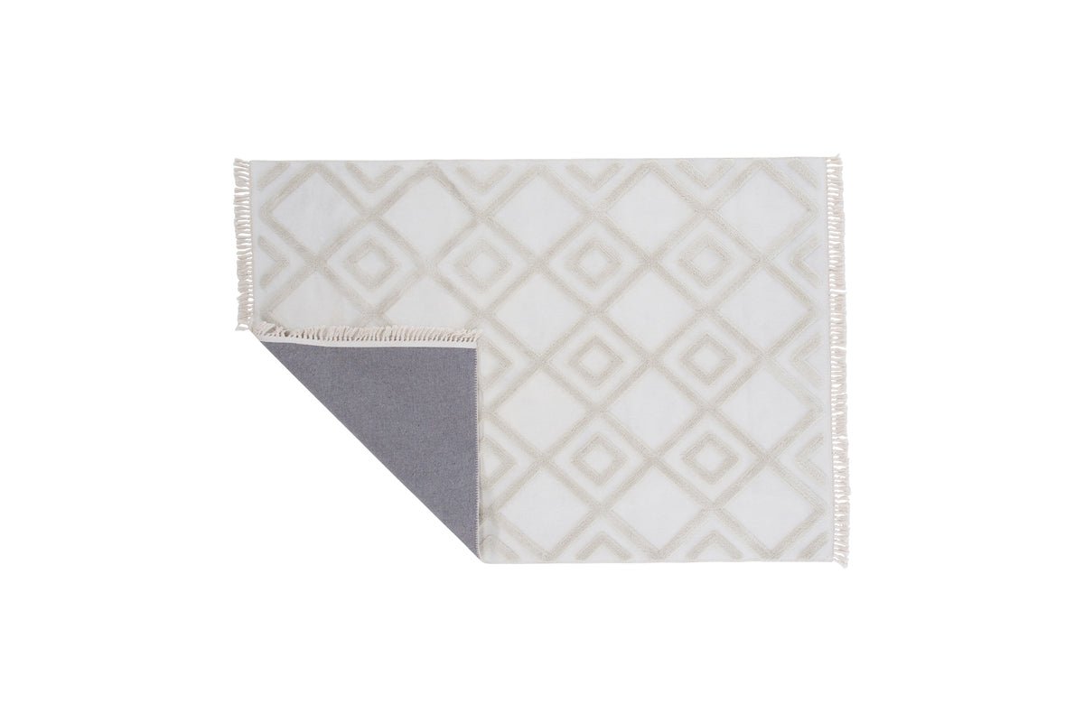 Rug Neray – with fringes made of polyester