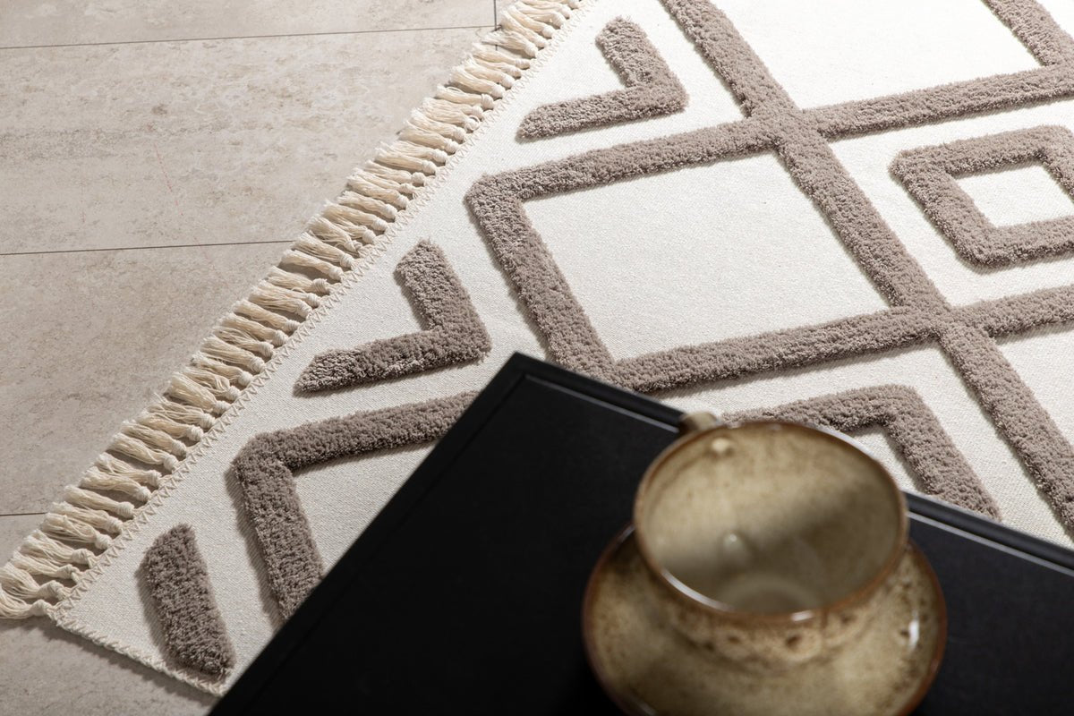 Rug Neray – with fringes made of polyester