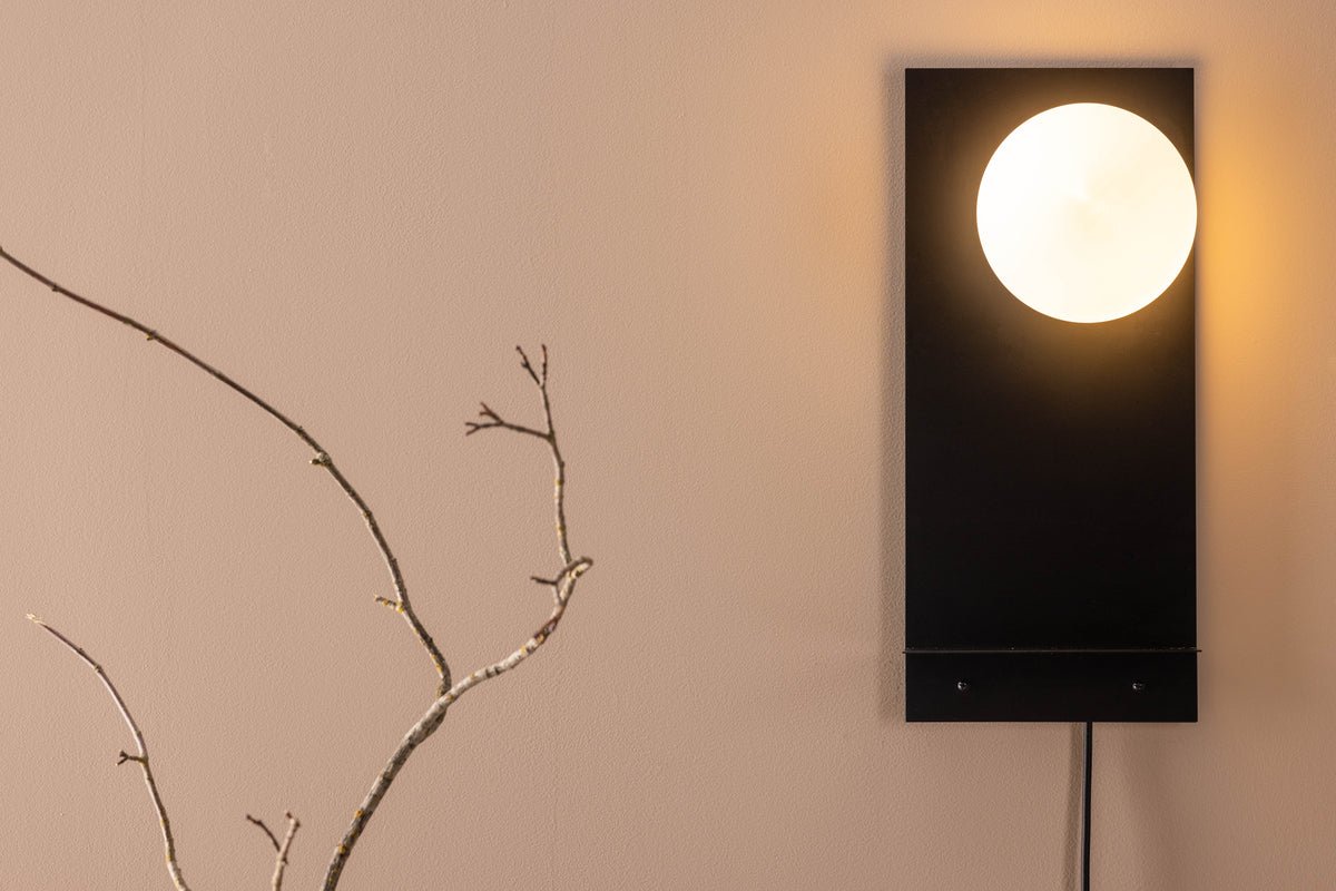 Wandlampe „Monty" – Mat praktescher Ablage dobäi