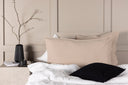 Kissenbezug Hygge - 50x90 cm a Brong, Béis an Wäiss aus 100% Baumwolle