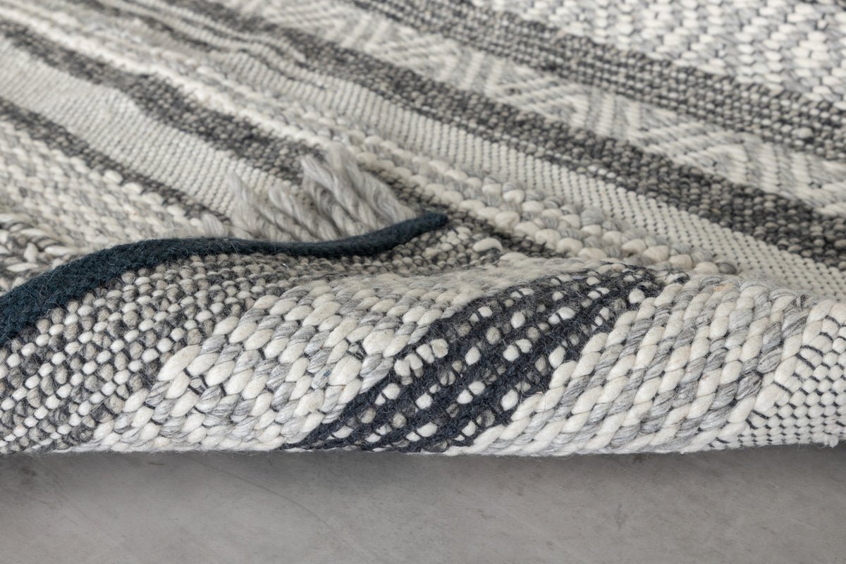 Carpet Erald – flatwoven with linear pattern made of wool