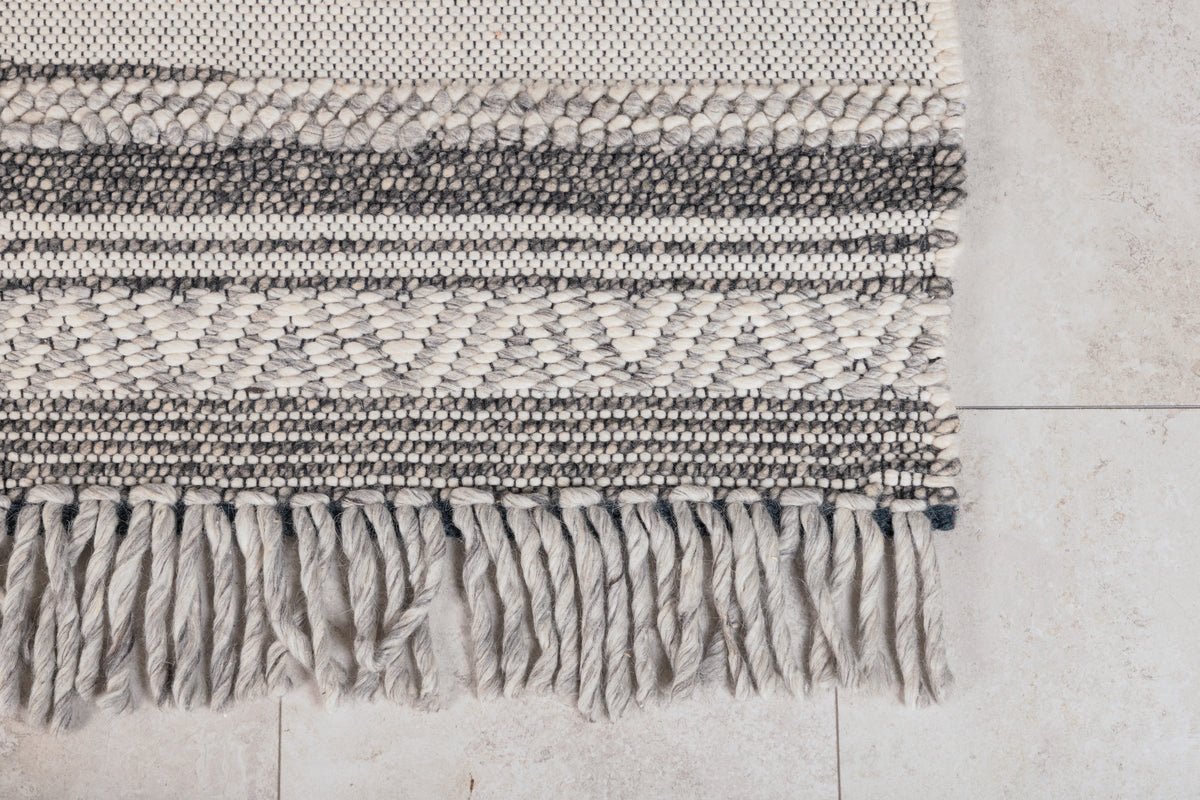 Carpet Erald – flatwoven with linear pattern made of wool