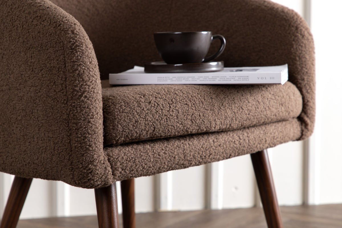 Fauteuil Theo - avec revêtement teddy marron et pieds en acier