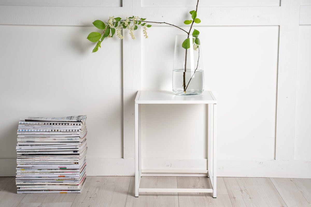 Table d'appoint Konsti – en deux tailles en Blanc & Noir