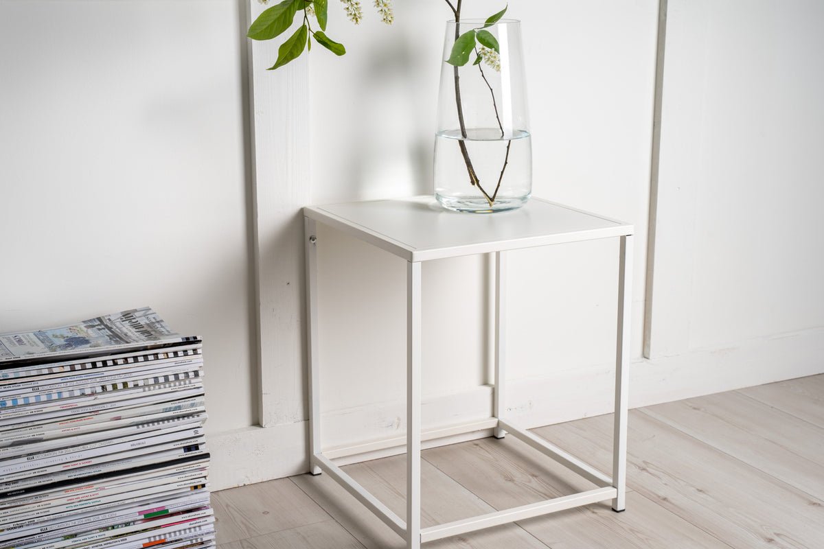 Table d'appoint Konsti – en deux tailles en Blanc & Noir