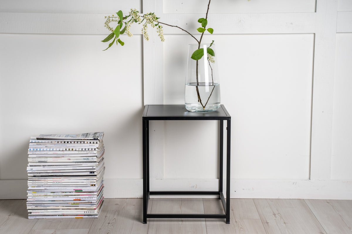 Table d'appoint Konsti – en deux tailles en Blanc & Noir