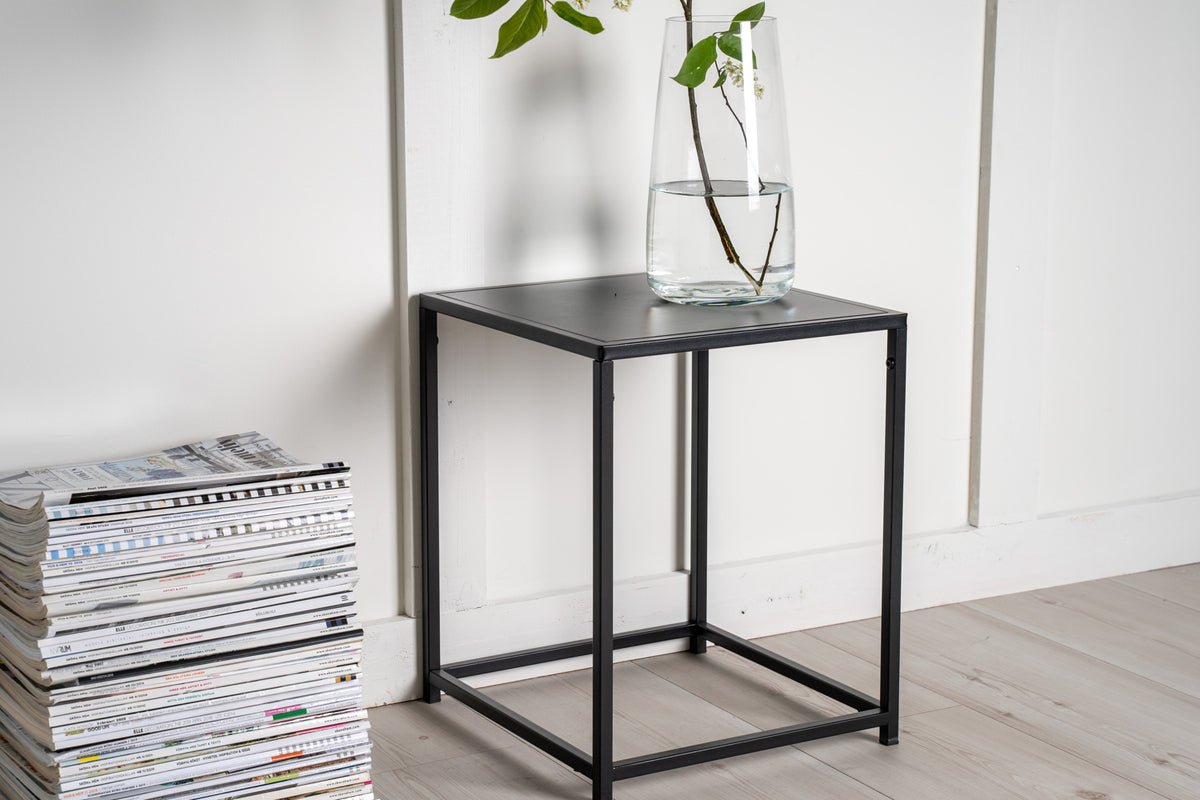 Table d'appoint Konsti – en deux tailles en Blanc & Noir