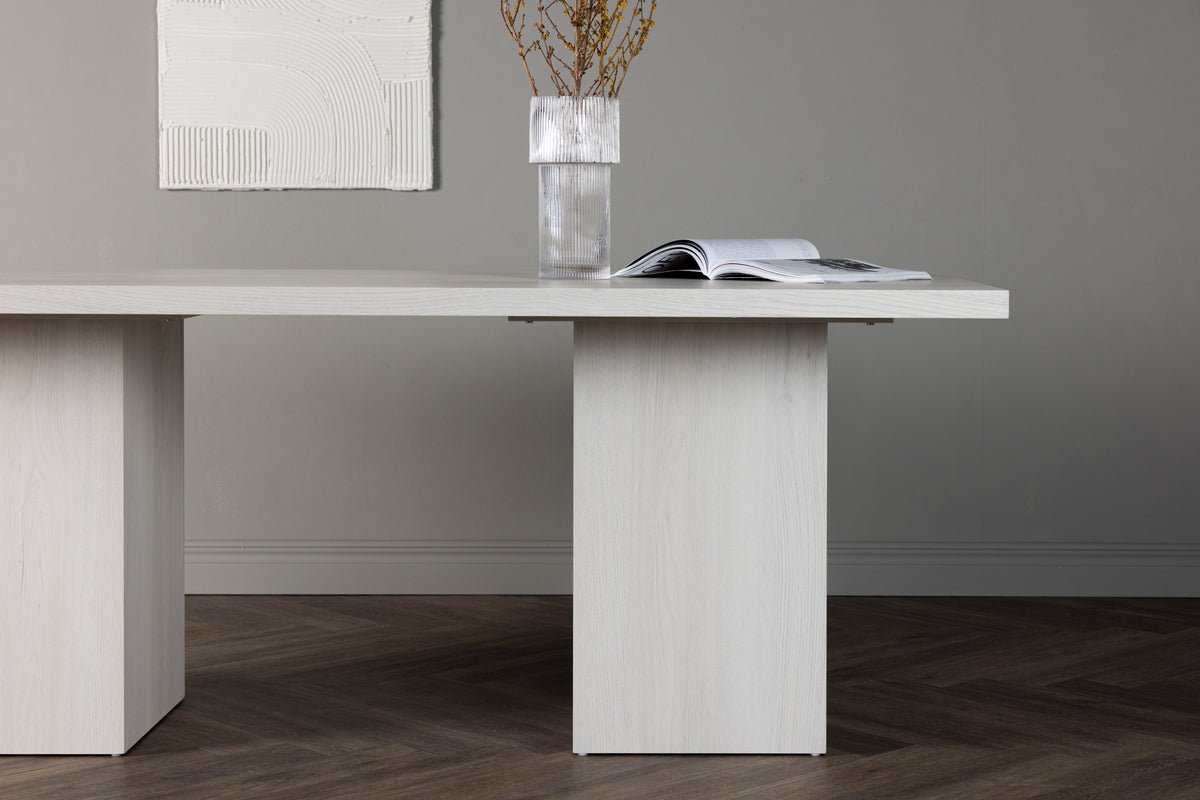 Dining table Marama - in Scandinavian, clear and minimalist design
