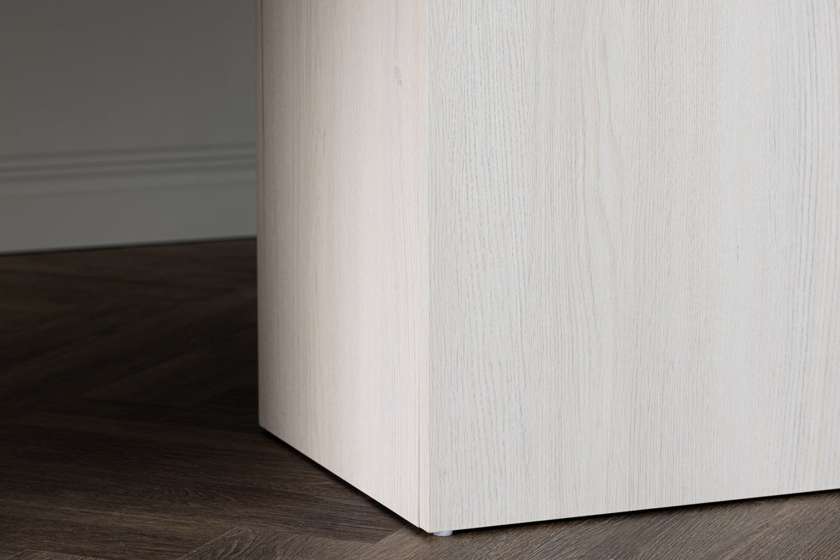 Dining table Marama - in Scandinavian, clear and minimalist design