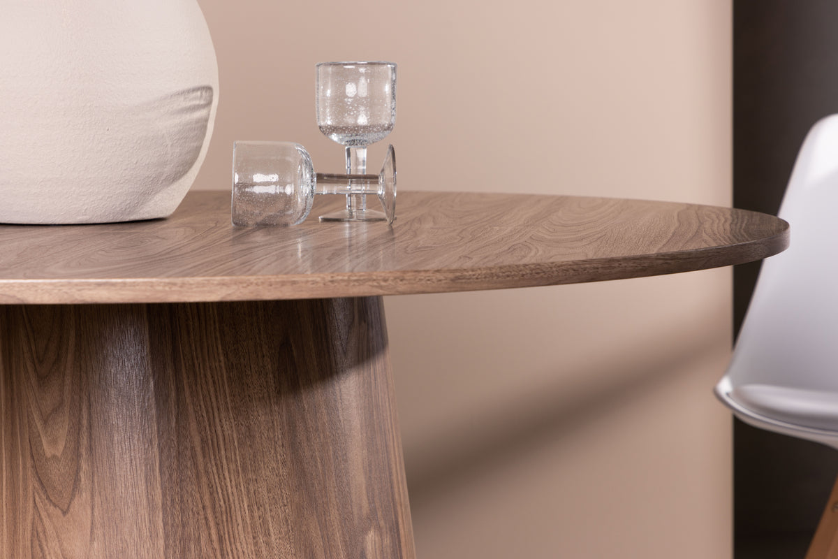 Dining table Yarra - a round dining table in Scandinavian style