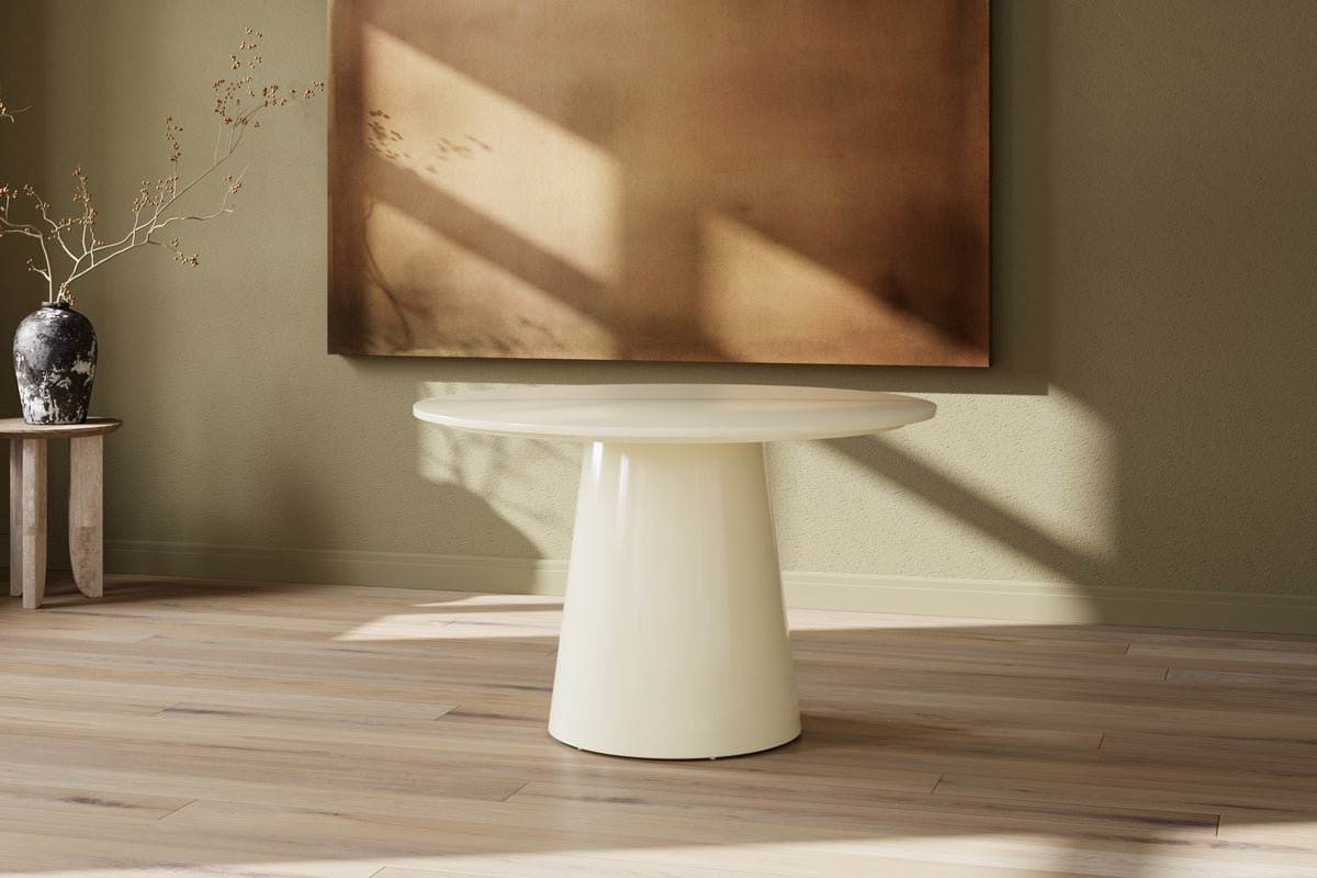 Iessdësch Ariana - ronn a Béis mat héichglänzendem Lack