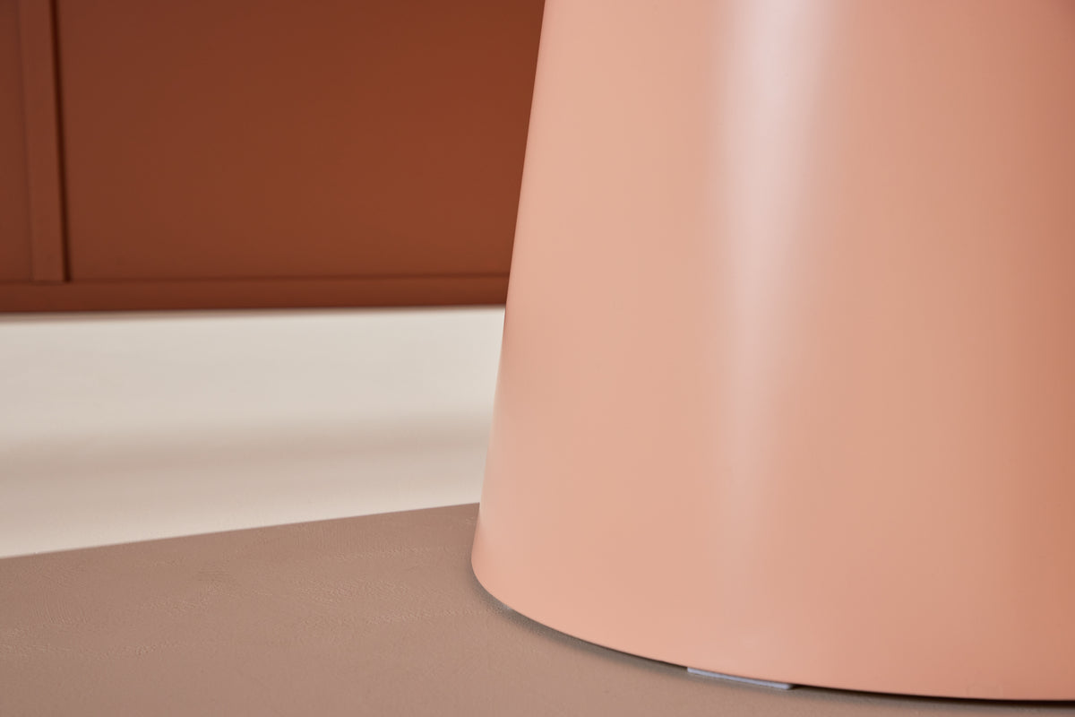 Dining table Yarra - a round dining table in Scandinavian style